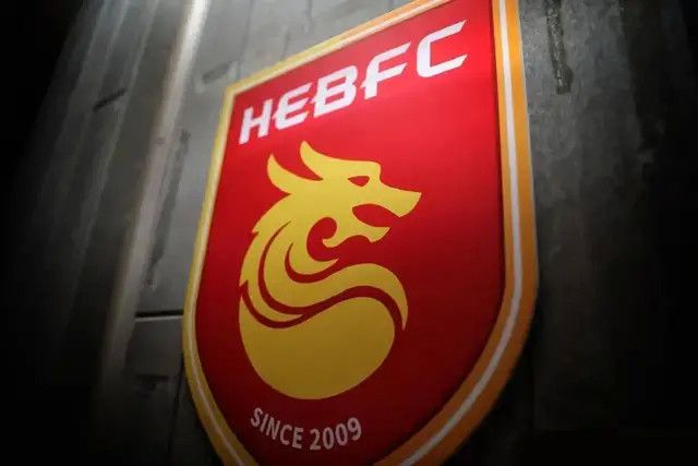张开的腿之间